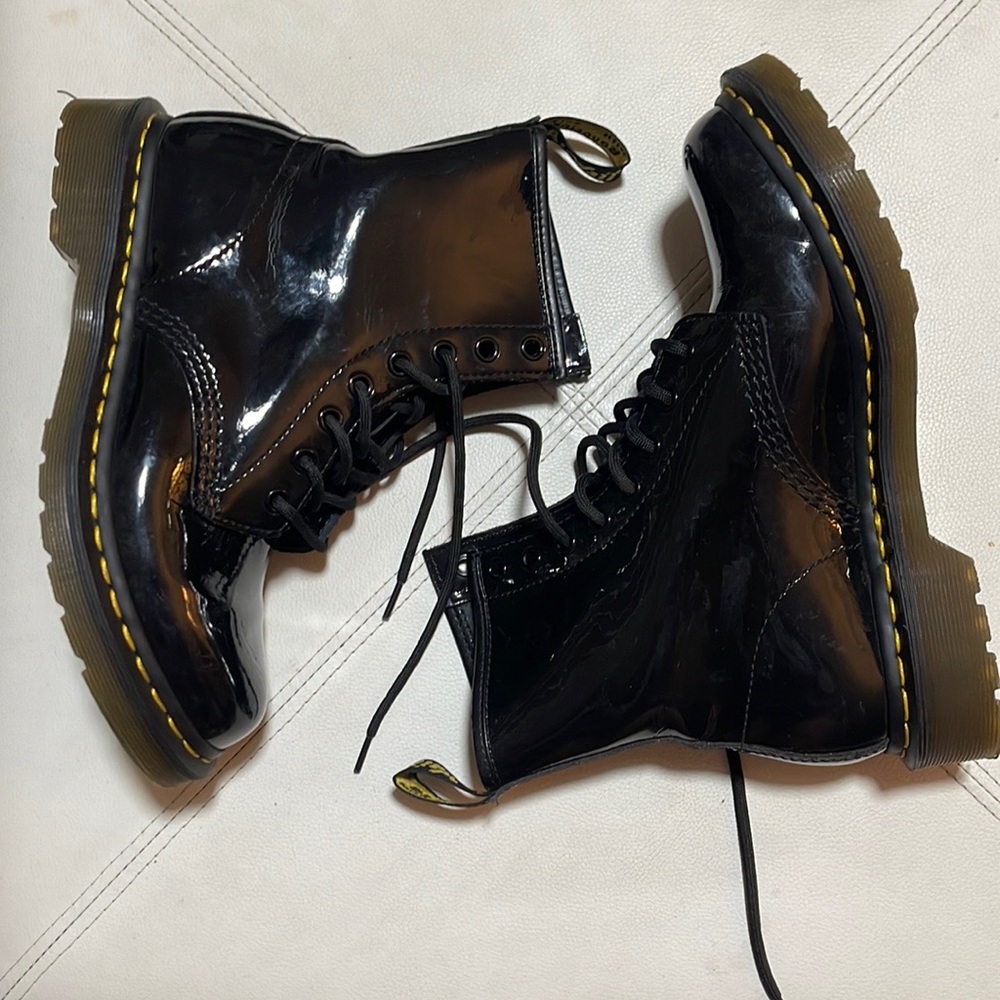 Dr. Martens 1460 WOMEN'S ARCADIA LEATHER LACE UP BOOTS